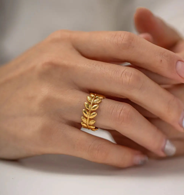 The Round of Leafs Ring