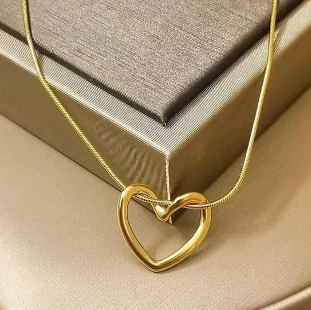 Trendy Heart Hollow Necklace