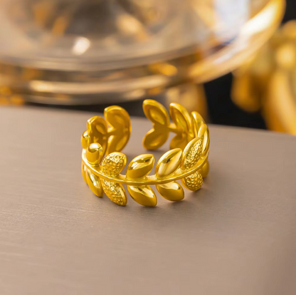 The Round of Leafs Ring